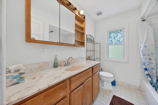 Builiding view nineteen for 14000 Wales, Oak Park, MI. 48237