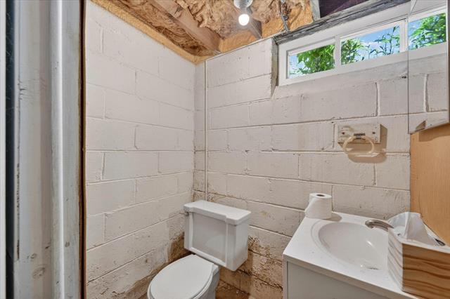 Builiding view thirty five for 14000 Wales, Oak Park, MI. 48237