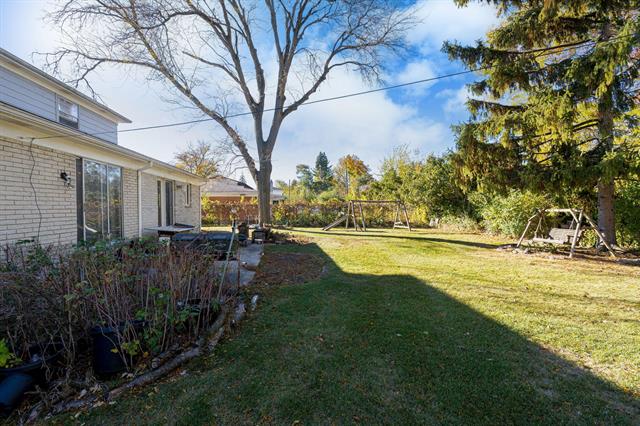 Builiding view thirty eight for 16940 Jeanette, Southfield, MI. 48075