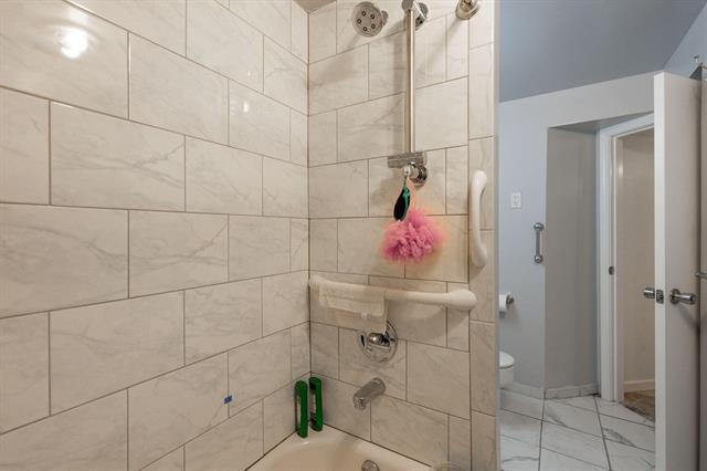 Builiding view thirty seven for 16940 Jeanette, Southfield, MI. 48075