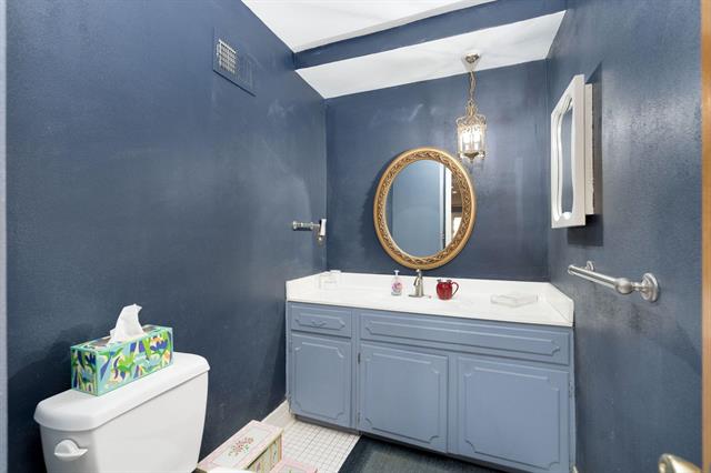 Builiding view twenty six for 16940 Jeanette, Southfield, MI. 48075