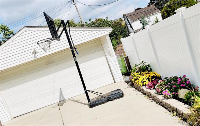 Builiding view eight for 15566 Horger, Allen Park, MI. 48101