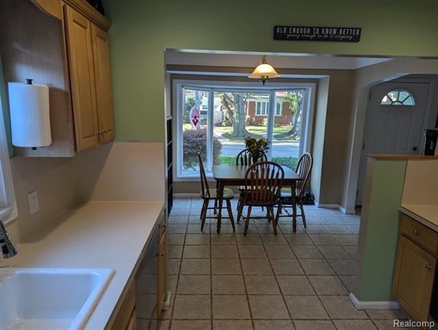 Builiding view fifteen for 15566 Horger, Allen Park, MI. 48101