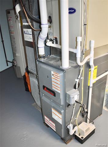 Builiding view fifty for 15566 Horger, Allen Park, MI. 48101