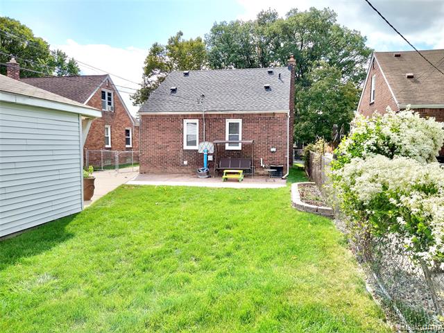 Builiding view five for 15566 Horger, Allen Park, MI. 48101