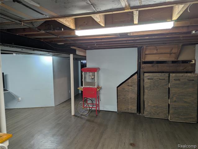 Builiding view forty four for 15566 Horger, Allen Park, MI. 48101