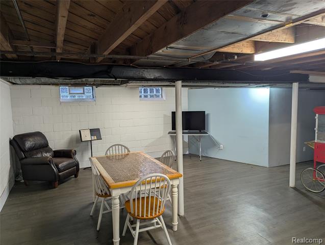 Builiding view forty six for 15566 Horger, Allen Park, MI. 48101