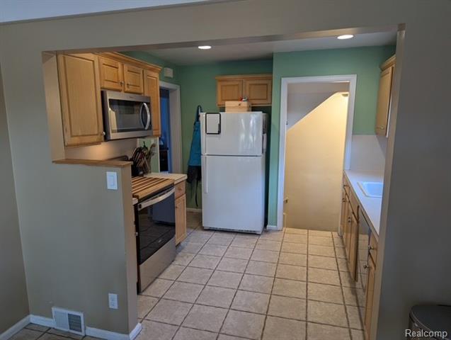 Builiding view ten for 15566 Horger, Allen Park, MI. 48101