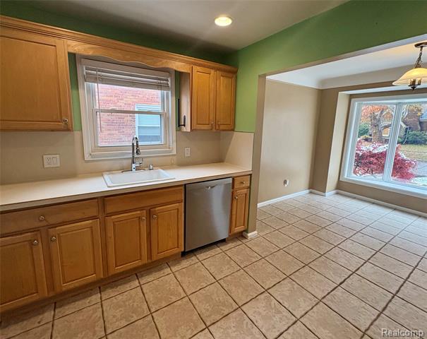 Builiding view thirteen for 15566 Horger, Allen Park, MI. 48101