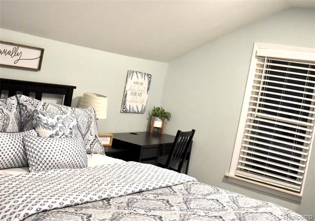 Builiding view thirty five for 15566 Horger, Allen Park, MI. 48101