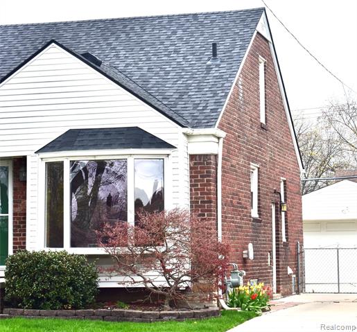 Builiding view three for 15566 Horger, Allen Park, MI. 48101