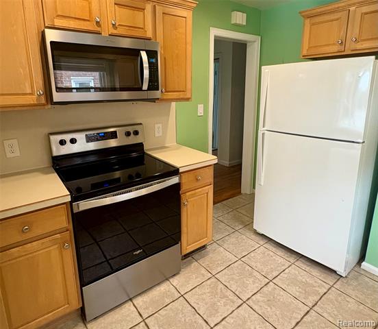 Builiding view twelve for 15566 Horger, Allen Park, MI. 48101