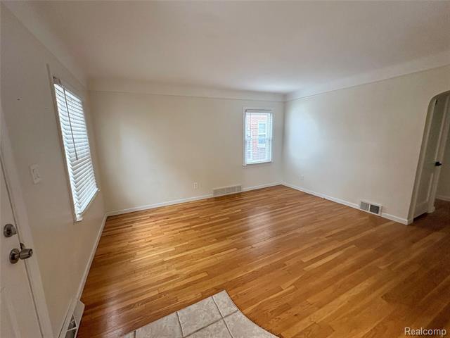 Builiding view twenty one for 15566 Horger, Allen Park, MI. 48101