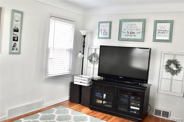 Builiding view twenty three for 15566 Horger, Allen Park, MI. 48101