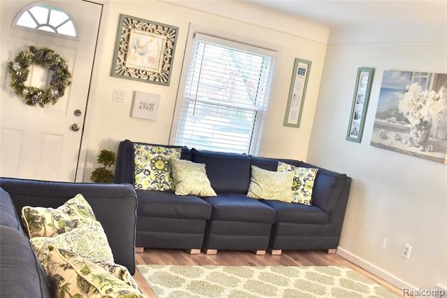 Builiding view twenty two for 15566 Horger, Allen Park, MI. 48101