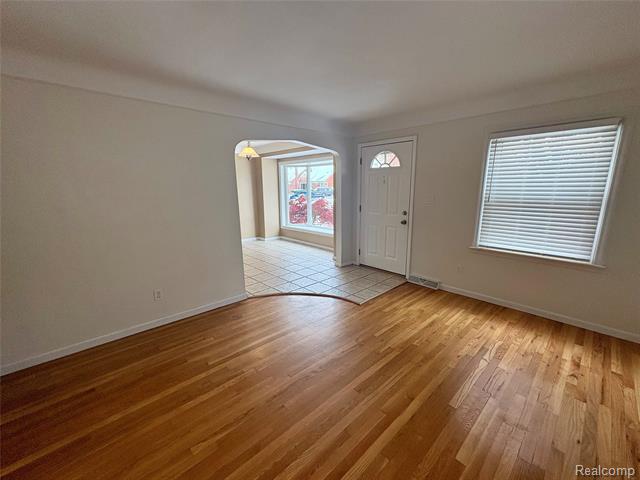 Builiding view twenty for 15566 Horger, Allen Park, MI. 48101