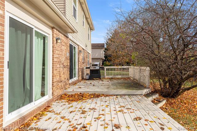 Builiding view thirty nine for 37829 Stableview, Farmington, MI. 48335