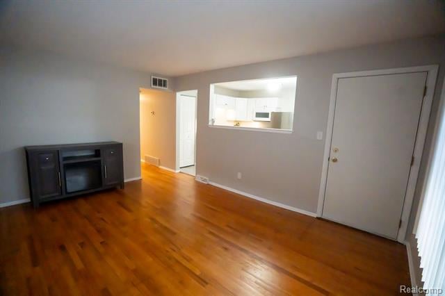 Builiding view five for 2040 Paris, Lincoln Park, MI. 48146