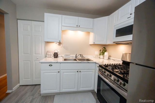 Builiding view three for 2040 Paris, Lincoln Park, MI. 48146