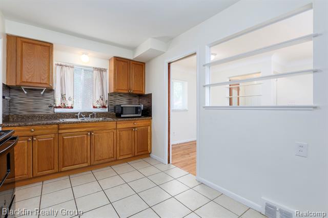 Builiding view ten for 24641 Ridgedale, Oak Park, MI. 48237