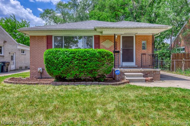 front view for 24641 Ridgedale St, Oak Park, Mi. 48237