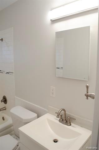 Builiding view eight for 24481 Republic, Oak Park, MI. 48237