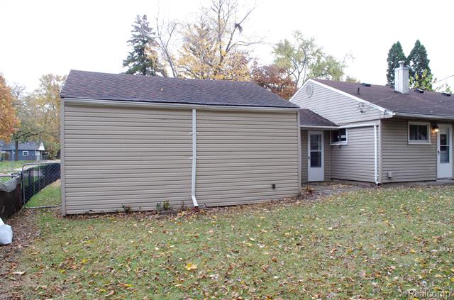 Builiding view seventeen for 24481 Republic, Oak Park, MI. 48237