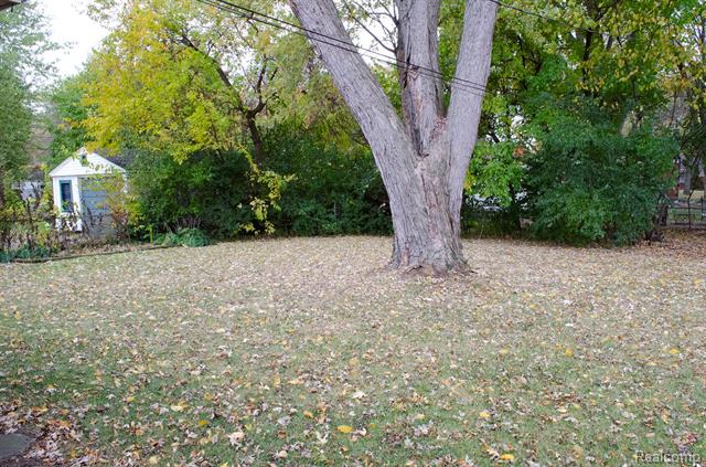 Builiding view thirteen for 24481 Republic, Oak Park, MI. 48237