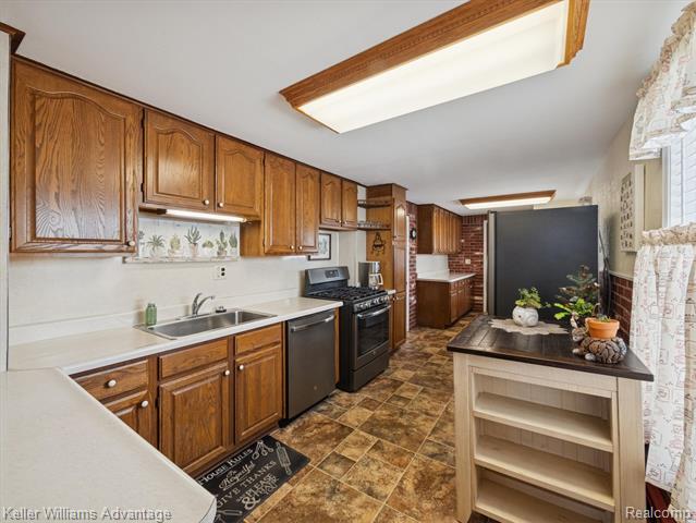 Builiding view eleven for 14617 College, Allen Park, MI. 48101