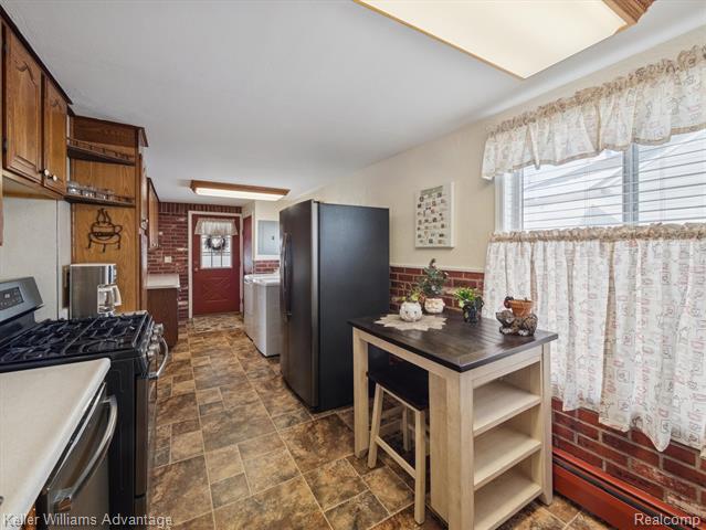 Builiding view fifteen for 14617 College, Allen Park, MI. 48101