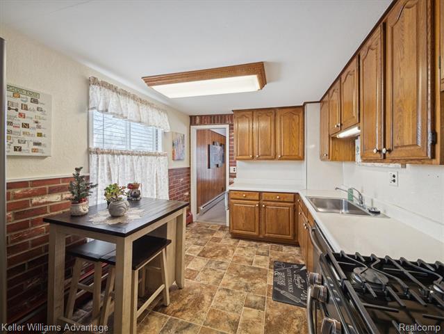 Builiding view fourteen for 14617 College, Allen Park, MI. 48101