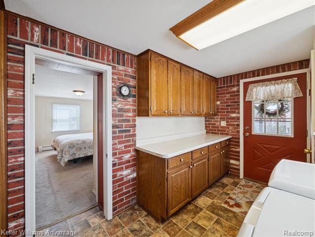 Builiding view seventeen for 14617 College, Allen Park, MI. 48101