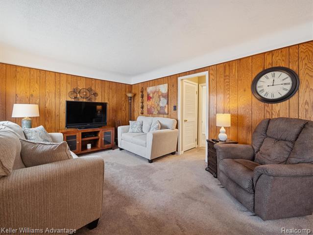 Builiding view six for 14617 College, Allen Park, MI. 48101