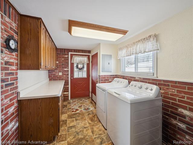 Builiding view sixteen for 14617 College, Allen Park, MI. 48101