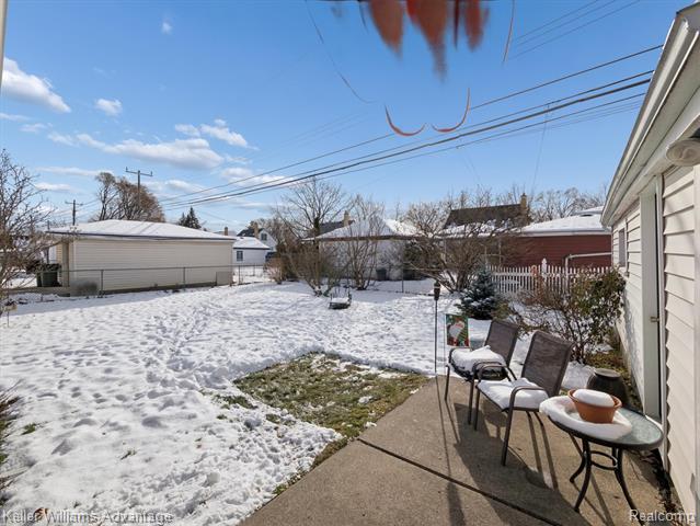 Builiding view thirty one for 14617 College, Allen Park, MI. 48101