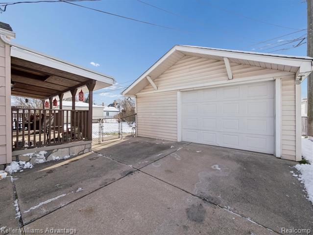 Builiding view thirty three for 14617 College, Allen Park, MI. 48101