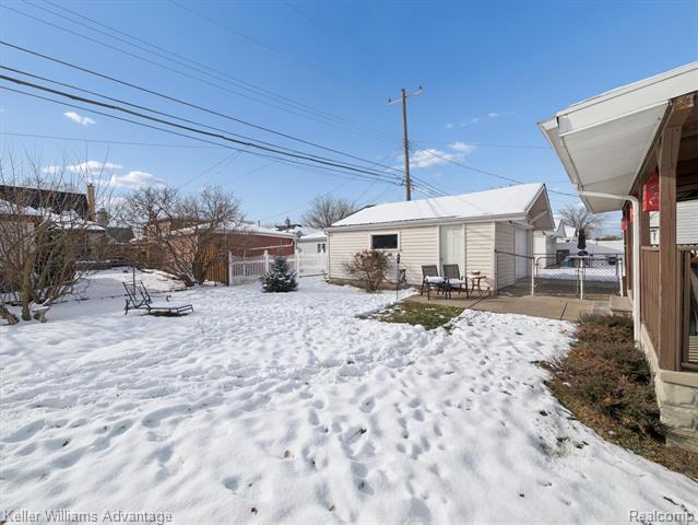 Builiding view thirty two for 14617 College, Allen Park, MI. 48101