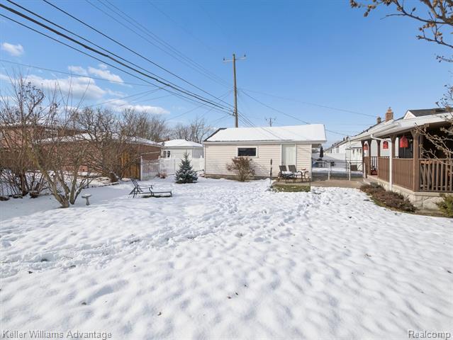 Builiding view thirty for 14617 College, Allen Park, MI. 48101