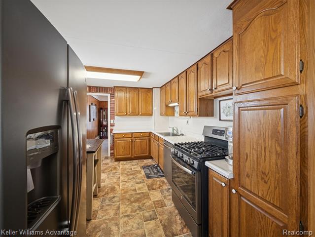 Builiding view twelve for 14617 College, Allen Park, MI. 48101