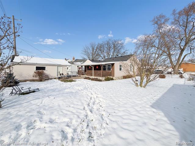 Builiding view twenty nine for 14617 College, Allen Park, MI. 48101