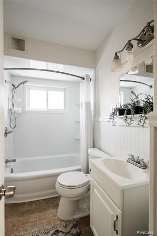 Builiding view seventeen for 3150 Horton, Ferndale, MI. 48220