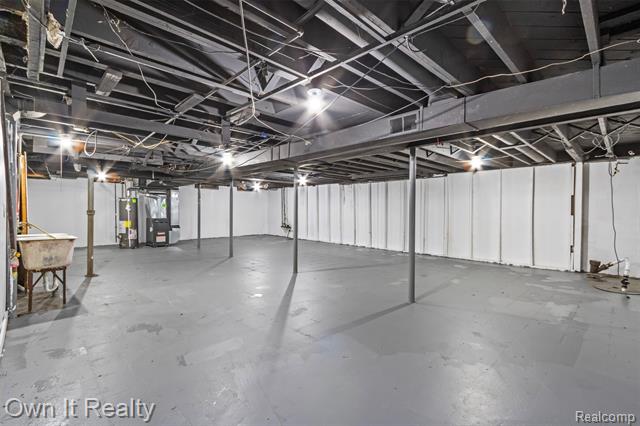 Builiding view fifteen for 24701 Scotia, Oak Park, MI. 48237