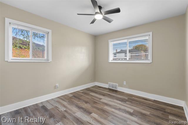 Builiding view fourteen for 24701 Scotia, Oak Park, MI. 48237