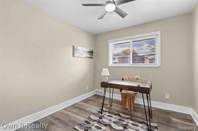 Builiding view ten for 24701 Scotia, Oak Park, MI. 48237