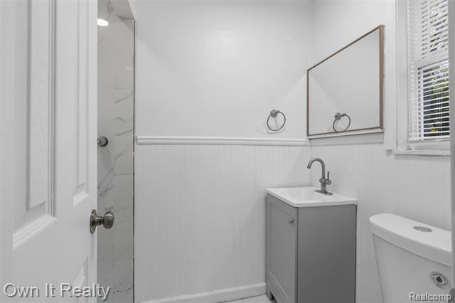 Builiding view thirteen for 24701 Scotia, Oak Park, MI. 48237