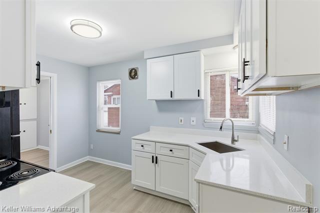 Builiding view four for 14221 W 10 Mile, Oak Park, MI. 48237