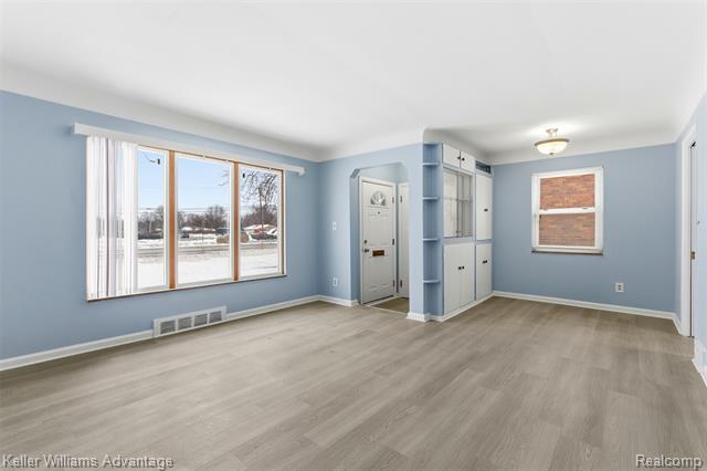 Builiding view one for 14221 W 10 Mile, Oak Park, MI. 48237