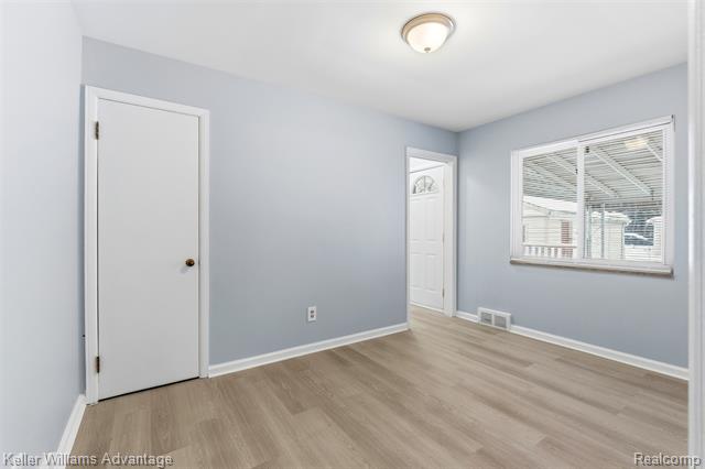 Builiding view seven for 14221 W 10 Mile, Oak Park, MI. 48237