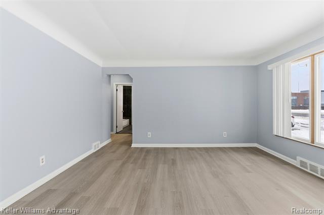 Builiding view three for 14221 W 10 Mile, Oak Park, MI. 48237