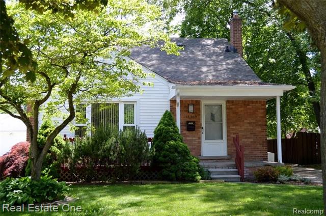 front view for 13369 Winchester Ave, Huntington Woods, Mi. 48070